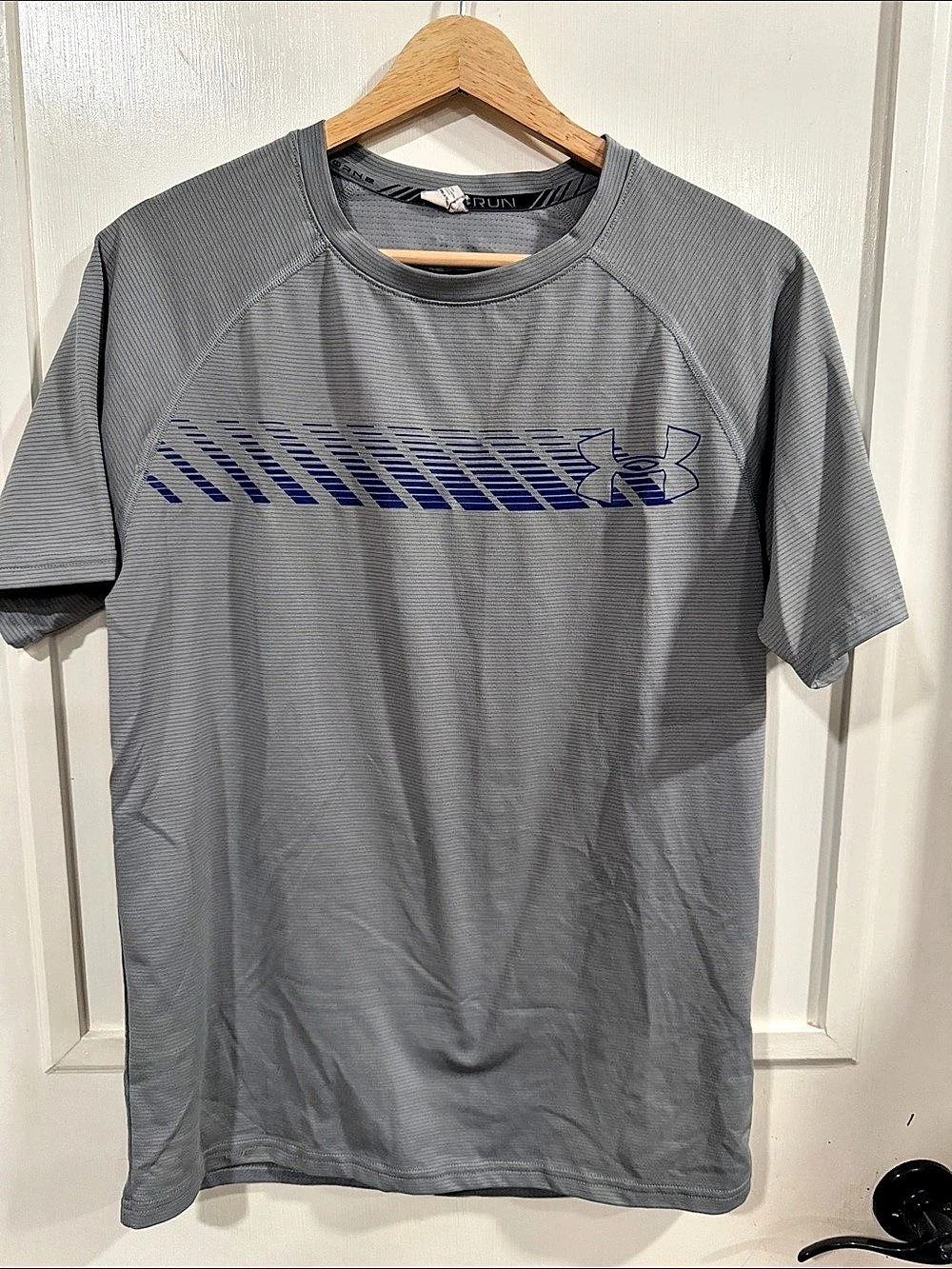 Men’s Under Armour Men's Gray Athletic Shirt Size Medium
